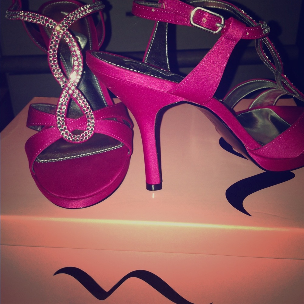 COPY - Super cute Nina heels! 👠 AVAILABLE